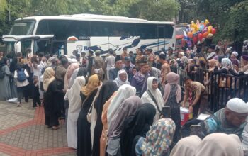 Sebanyak 315 jemaah haji embarkasi Kertajati telah tiba di Purwakarta, pada Senin (7/7). (foto: Rons/ Radar Sukabumi)