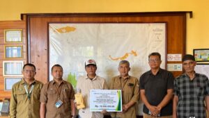 Perhutani KPH Purwakarta Berikan Bantuan TJSL Rp10 Juta untuk Musholla Al Huda