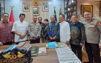 Kadiv Humas Polri Irjen Pol Sandi Nugroho bersama jajaran Panitia Pengarah dan Panitia Pelaksana Kongres Persatuan PWI. (foto: Ist/dok)