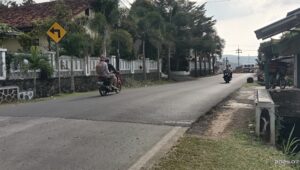 Dikerjakan PT PKM Dinilai Tepat Waktu, Ruas Jalan Cagak Bts Purwakarta, Mulus! Warga Berharap Ini…