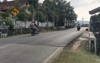 Dikerjakan PT PKM, Ruas Jalan Cagak batas Purwakarta - Subang, kini sudah mulus kembali. (foto: rons/ Radar Sukabumi)