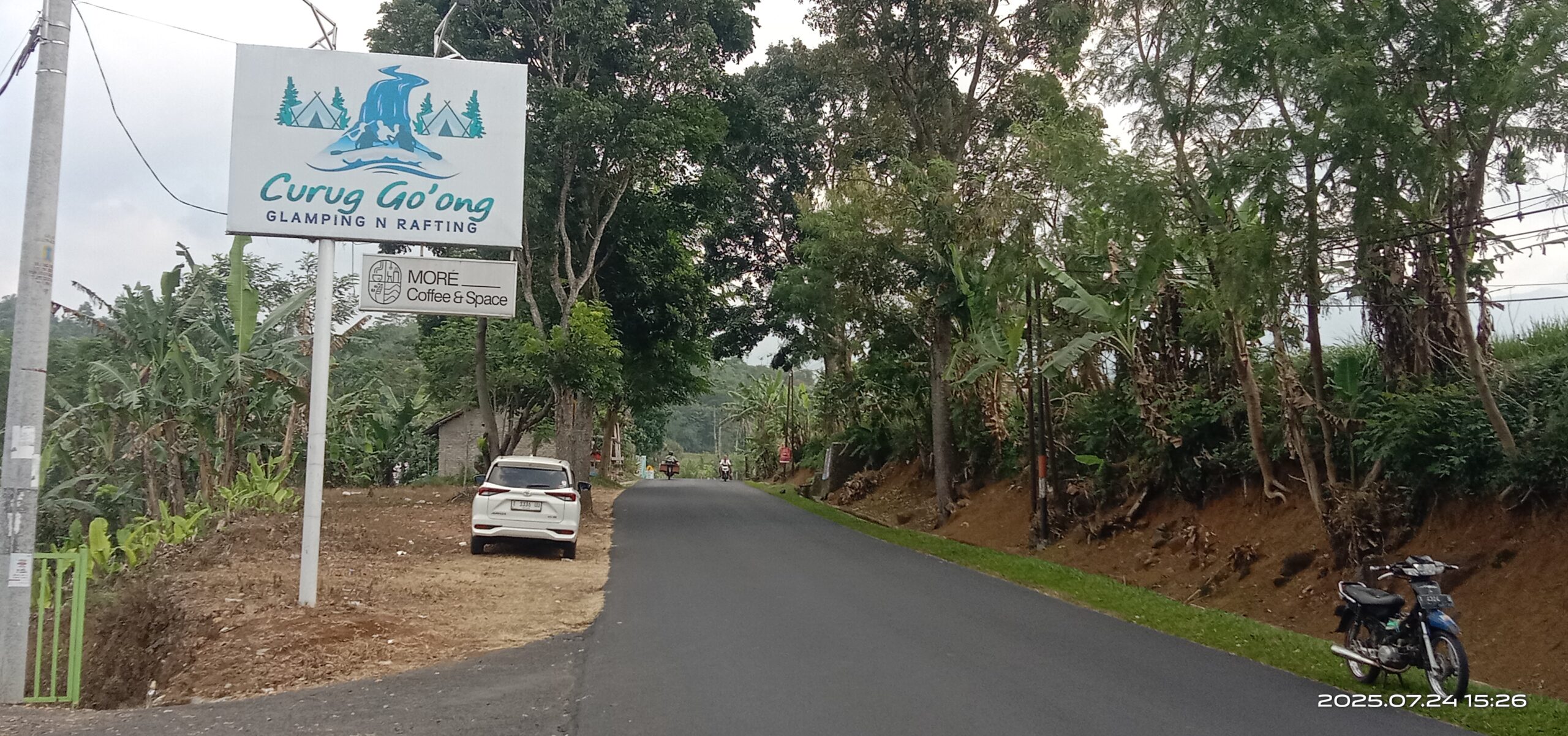 MULUS: Kondisi ruas Jalan Cagak batas Purwakarta - Subang. (foto: Rons/ Radar Sukabumi)