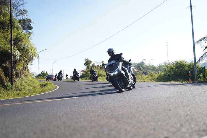 Tips Aman Mendahului untuk Pengendara Motor
