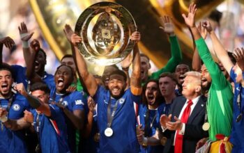 Pemain Chelsea merayakan keberhasilan mereka menjadi juara Piala Dunia Antarklub FIFA 2025 seusai mengalahkan Paris Saint-Germain (PSG) dengan skor 3-0 pada partai final di Stadion MetLife, New Jersey, Minggu (13/7/2025). (FIFA.com)