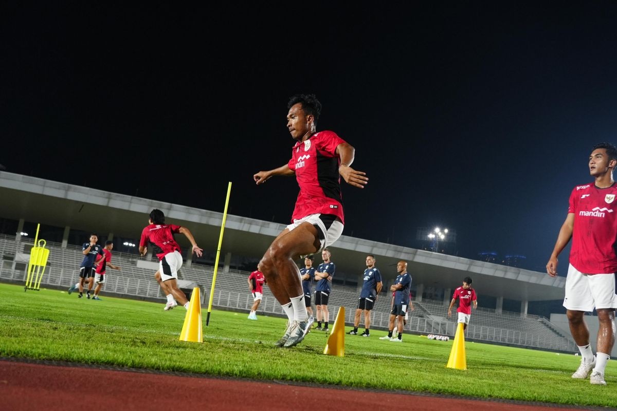 Penggawa Timnas U23 Indonesia Robi Darwis melangsungkan latihan jelang laga di ASEAN U23 Championship 2025.(Dokumentasi Timnas U23)