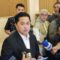 Ketua umum PSSI, Erick Thohir, menjawab pertanyaan pewarta di Hotel Sultan, Jakarta, Rabu (16/7/2025). (RAUF ADIPATI)