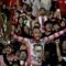Suporter Indonesia memberikan dukungan kepada Timnas Indonesia saat melawan Timnas Arab Saudi pada pertandingan Grup C putaran ketiga Kualifikasi Piala Dunia 2026 Zona Asia di Stadion Utama Gelora Bung Karno, Senayan, Jakarta, Selasa (19/11/2024). (Aprillio Akbar)