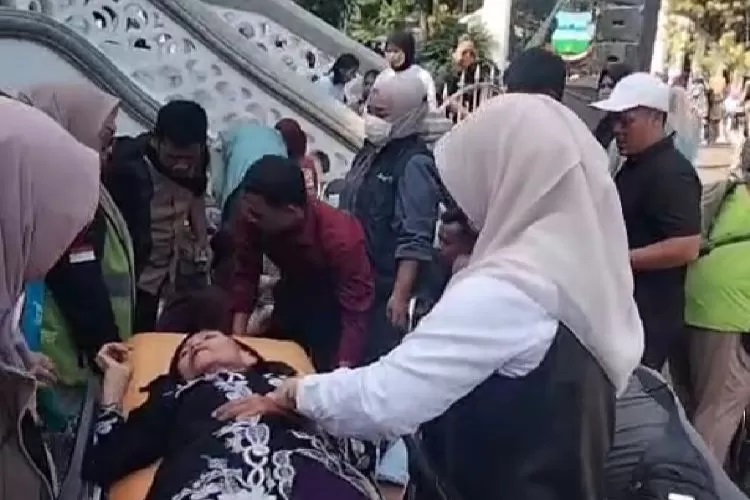 Pesta Rakyat Garut rangkaian acara pernikahan Wakil Bupati Garut Luthfianisa Putri Karlina dengan Maula Akbar putra dari Gubernur Jawa Barat Dedi Mulyadi berakhir ricuh