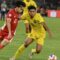 Pesepak bola Timnas U-23 Indonesia Victor Benjamin Dethan (kiri) mencoba melewati pesepak bola Timnas U-23 Malaysia Muhammad Shafizan Bin Moahammad Arshad (kanan) dalam pertandingan penyisihan Grup A Piala AFF U-23 2025 di Stadion Utama Gelora Bung Karno (SUGBK), Senayan, Jakarta, Senin (21/7/2025). (MUHAMMAD ADIMAJA)