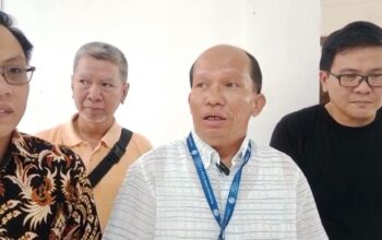 DIWAWANCARAI: Ketua Bidang Keadilan dan Perdamaian PGI, Pdt. Etika Saragih, saat diwawancarai terkait polemik rumah singgah di Kampung Tangkil, RT 004/RW 001, Desa Tangkil, Kecamatan Cidahu, Kabupaten Sukabumi.