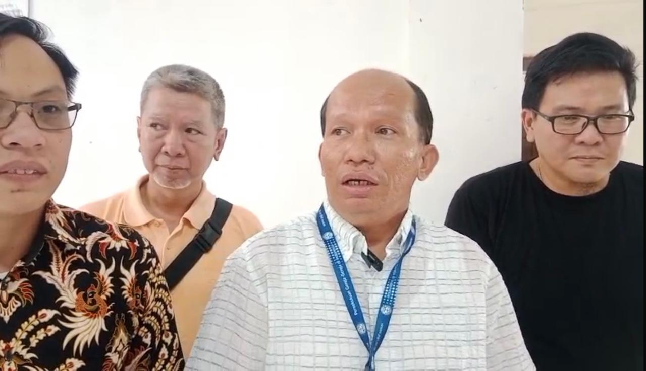 DIWAWANCARAI: Ketua Bidang Keadilan dan Perdamaian PGI, Pdt. Etika Saragih, saat diwawancarai terkait polemik rumah singgah di Kampung Tangkil, RT 004/RW 001, Desa Tangkil, Kecamatan Cidahu, Kabupaten Sukabumi.