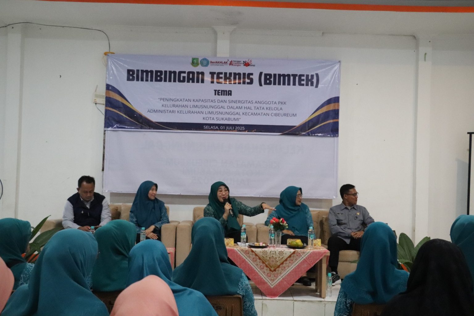 BIMTEK – Kelurahan Limusnunggal menggelar Bimbingan Teknis (Bimtek) Tertib Administrasi bagi para pengurus TP-PKK dan kader Posyandu, Selasa (1/7).