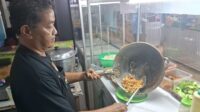 Nasi Gila Olahannya Digandrungi Mahasiswa Sukabumi, Susi Raup Omzet Rp25 Juta