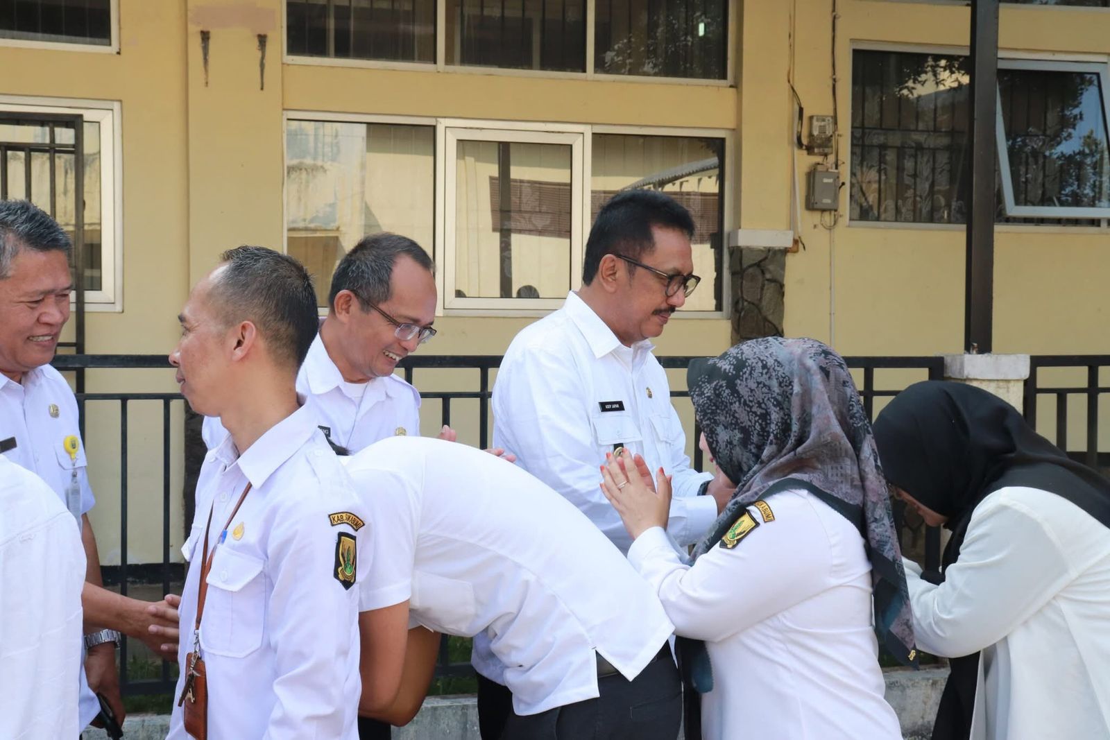 Kadisdik Kabupaten Sukabumi, Eka Nandang saat mendampingi Bupati Sukabumi, Asep Japar dalam rangka koordinasi peningkatan mutu pelayanan.