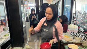 Resep Turun Temurun Dijual di Kampus, Seorang Ibu di Sukabumi Tuai Omzet Jutaan Rupiah