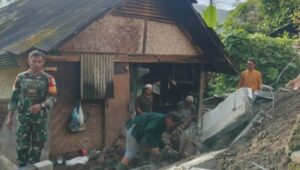 Penampakan TPT Roboh di Cikakak Sukabumi, Dua Keluarga Mengungsi