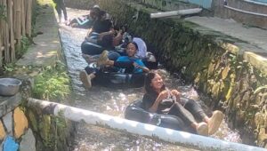 Warga Kadulawang Hadirkan Wahana Tubbing untuk Lawan Kecanduan Gadget