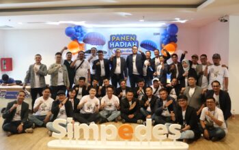 SUKSES: Pinca BRI Sukabumi, Duta Okki Wicaksono foto bersama dengan Pincapem BRI KCP Surade, Dhomi Priya Utama, para kepala unit dan panitia Panen Hadiah Simpedes Semester II/2024 di Hotel Laska Sukabumi, Minggu (6/7/2025). (ist)