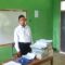 MENGAJAR: Saryono saat mengajar di MIS Tegalpanjang, Kecamatan Ciemas.