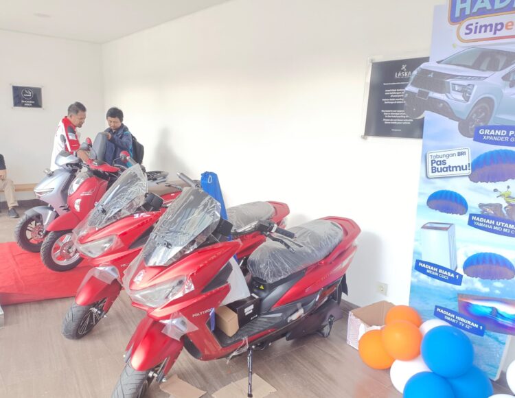 BANYAK PROMO: Stand otomotif ikut memeriahkan acara PHS BRI Branch Office Sukabumi. Banyak promo menarik yang diberikan khusus nasabah BRI. (ist)