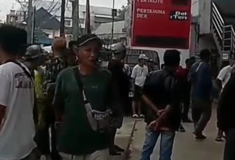 TANGKAPAN LAYAR: Sejumlah nelayan mendatangi SPBU 3443304 Palabuhanratu, Jalan Siliwangi, Kabupaten Sukabumi.