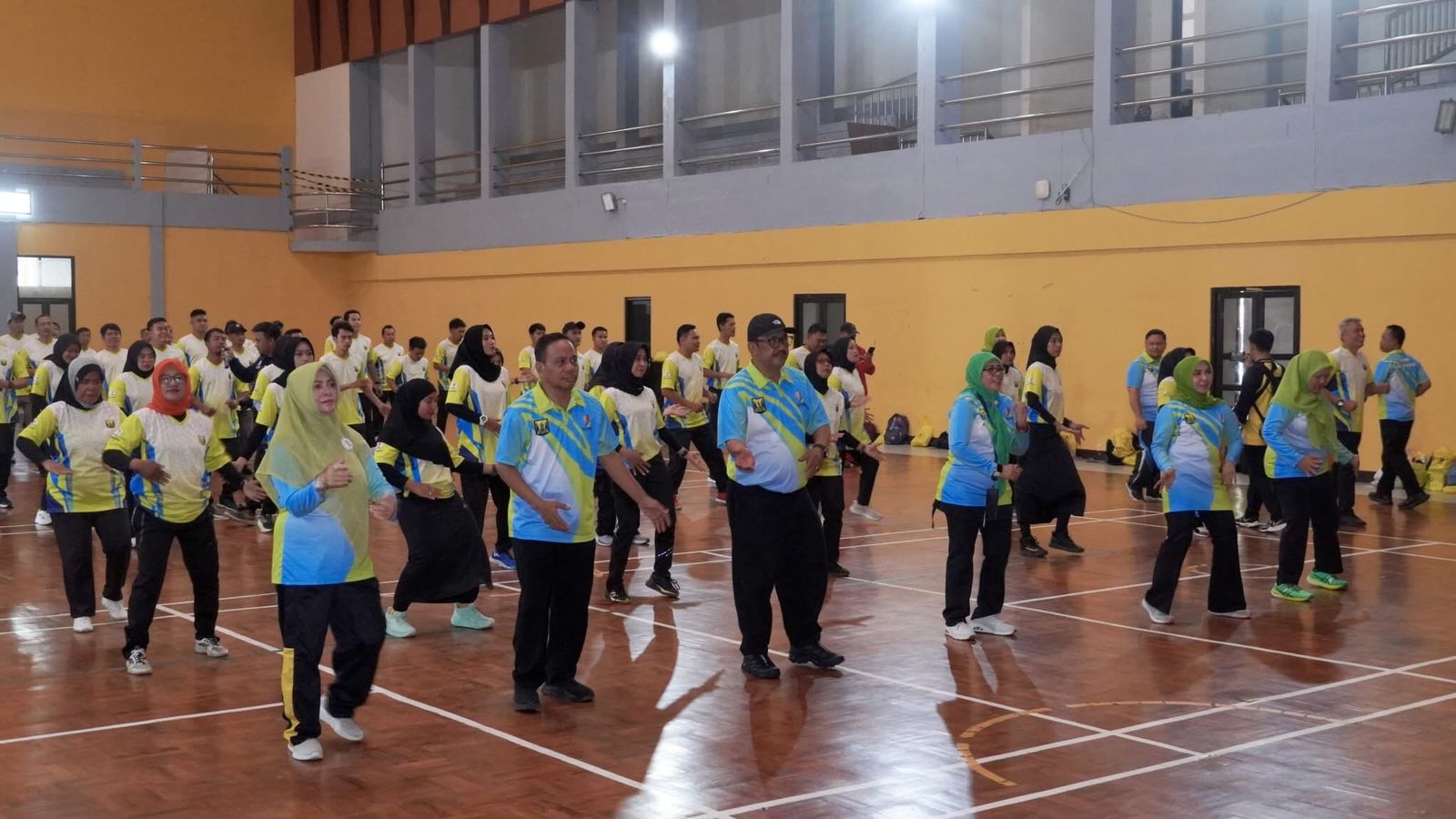 Bupati Sukabumi, Asep Japar, saat menghadiri pelatihan dan pengimbasan Senam Waringkas di GOR Cisaat, Rabu (9/7).
