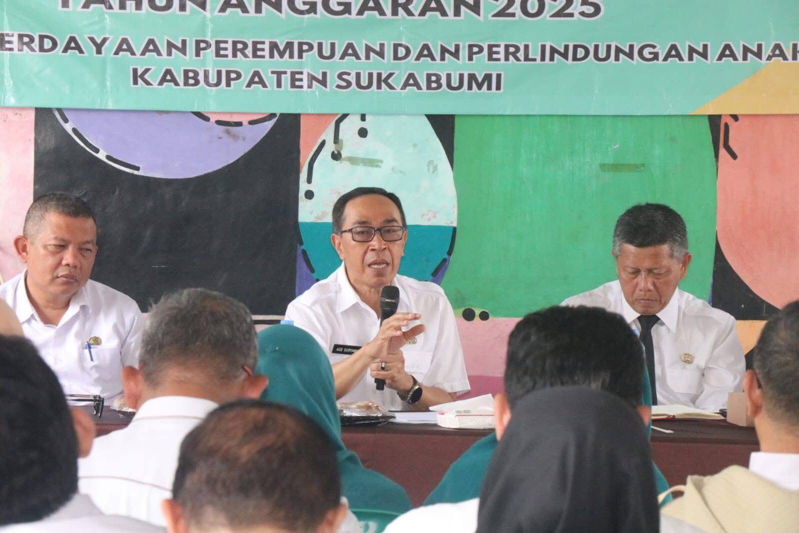 Sekretaris Daerah (Sekda) Kabupaten Sukabumi, Ade Suryaman, memimpin langsung Rapat Koordinasi Program Peningkatan Peranan Wanita Menuju Keluarga Sehat dan Sejahtera (P2WKSS) tahun 2025.
