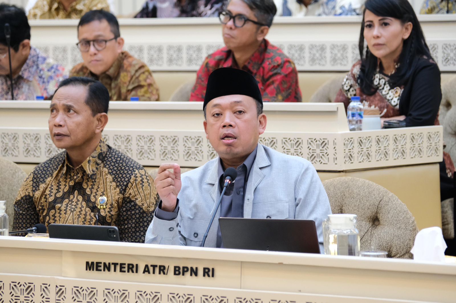 Isu jual-beli pulau yang kembali mencuat di tengah masyarakat mendapat perhatian serius dari pemerintah. Menteri Agraria dan Tata Ruang/Kepala Badan Pertanahan Nasional (ATR/BPN)