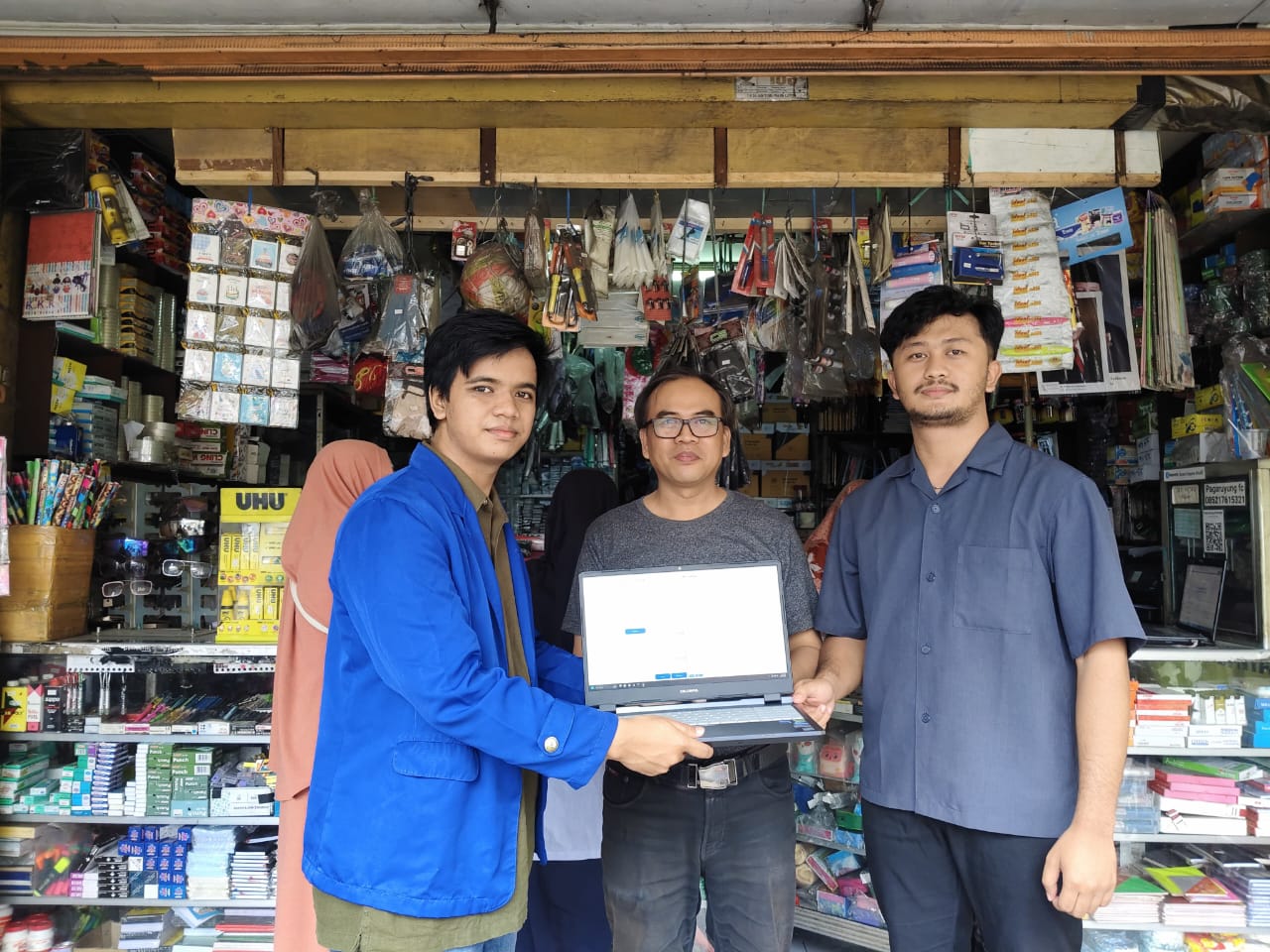 Dua mahasiswa Program Studi Teknik Informatika Universitas Muhammadiyah Sukabumi (UMMI) berhasil menghadirkan solusi digital bagi tantangan operasional Usaha Mikro, Kecil, dan Menengah (UMKM).