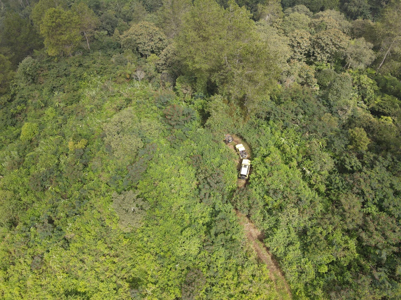 aksi sekelompok peserta off road yang memasuki kawasan hutan Perhutanan Sosial di Desa Sukamurni, Kecamatan Cilawu, Kabupaten Garut tanpa izin.