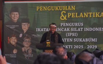 SAMBUTAN — Bupati Sukabumi, Asep Japar, saat memberikan sambutan pada pelantikan dan pengukuhan pengurus IPSI Kabupaten Sukabumi masa bakti 2025–2029 di Gedung Negara Pendopo Sukabumi, Sabtu (12/07).
