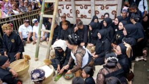 Melihat Tradisi Sakral Kasepuhan Sinar Resmi Seren Taun ke-446, Teguhkan Ketahanan Budaya dan Pangan