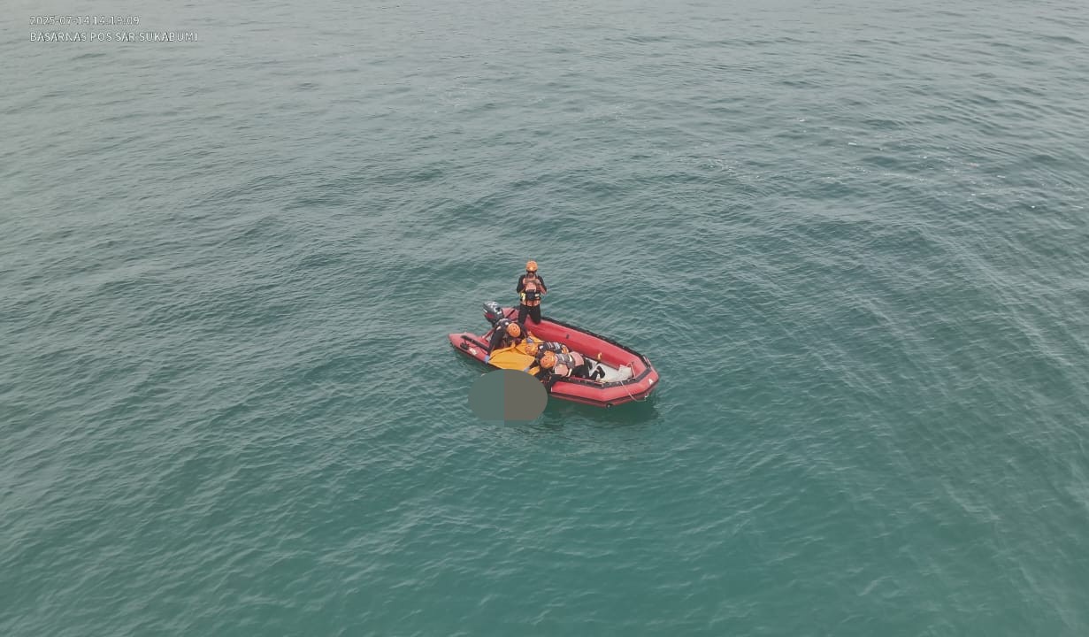DITEMUKAN: Upaya pencarian terhadap Fahmi (10), bocah asal Palabuhanratu yang tenggelam di Pantai Buffalo, berakhir tragis. Tim SAR gabungan menemukan jasad korban dalam kondisi meninggal dunia, Senin (14/7/2025). (Foto: Nandi/Radar Sukabumi)
