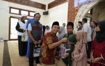 PT PLN Indonesia Power UBP Jawa Barat 2 Palabuhanratu bersama PLN Indonesia Power UBH Unit II Palabuhanratu menggelar kegiatan santunan anak yatim dan doa bersama. (Foto: Nandi/Radar Sukabumi)