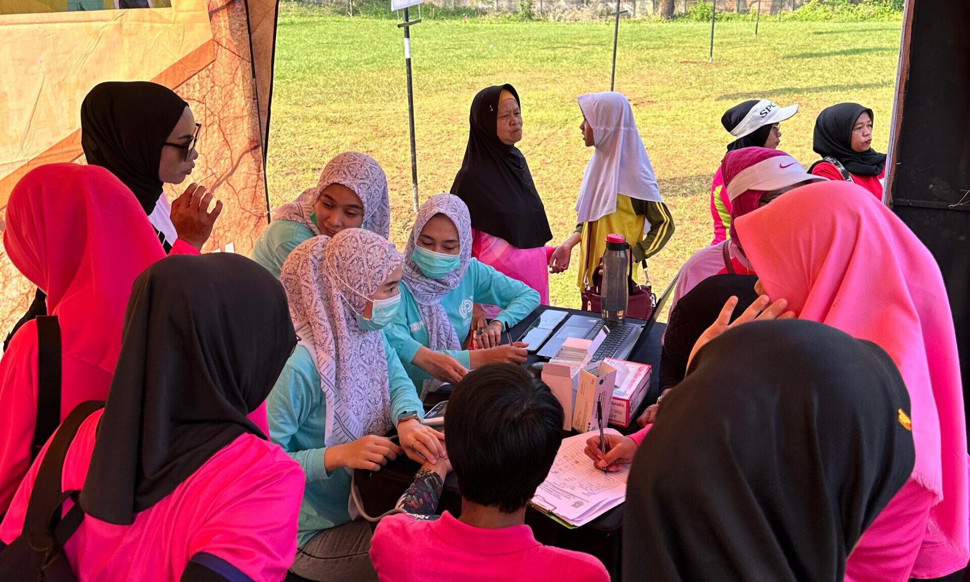 PELAYANAN: Lapas Kelas IIB Sukabumi saat memberikan pelayanan kesehatan kepada keluarga WBP, belum lama ini.