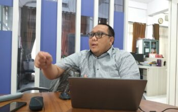 DIWAWANCARA: Kepala Bagian Hukum Setda Kota Sukabumi, Yudi Febriansyah saat diwawancara di ruang kerjanya, belum lama ini.