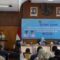 SAMBUTAN : Kepala DPPKB Kabupaten Sukabumi Uus Pirdaus, saat memberikan sambutan pada Workshop Pemutakhiran Pendataan Keluarga 2025 di Aula Gedung Pendopo Sukabumi.(FOTO : DENDI/RADAR SUKABUMI)