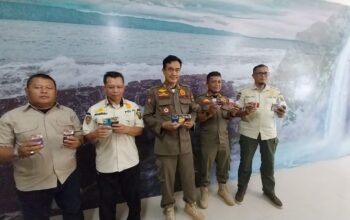 Ribuan bungkus rokok diduga ilegal berhasil diamankan dalam operasi gabungan yang dilakukan Satuan Polisi Pamong Praja (Satpol PP) Kabupaten Sukabumi bersama tim Bea Cukai Bogor.