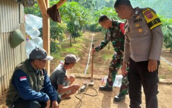 Seorang buruh harian lepas bernama Andi (41), warga Kampung Sawahbeura, Desa Cikangkung, Kecamatan Ciracap, Kabupaten Sukabumi, ditemukan meninggal dunia akibat diduga tersengat listrik saat mengasah cangkul menggunakan alat gurinda, Rabu (16/7/2025) sekitar pukul 10.00 WIB.