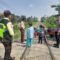 Petugas kepolisian saat olah TKP di lokasi kecelakaan KA Siliwangi KM 64+6/7, Kampung Gandasoli, Desa Cipurut, Kecamatan Cireunghas, Kabupaten Sukabumi.
