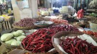 Harga Bahan Pokok di Pasar Sukabumi Alami Fluktuasi, Cabai Turun, Beras Naik