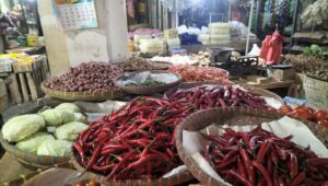 Harga Bahan Pokok di Pasar Sukabumi Alami Fluktuasi, Cabai Turun, Beras Naik
