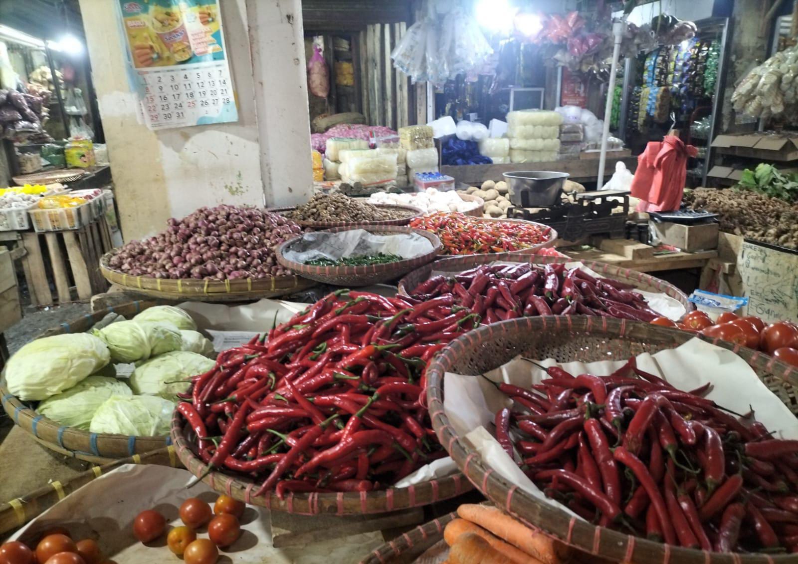Sejumlah pedagang di Kota Sukabumi saat berjualan, belum lama ini.