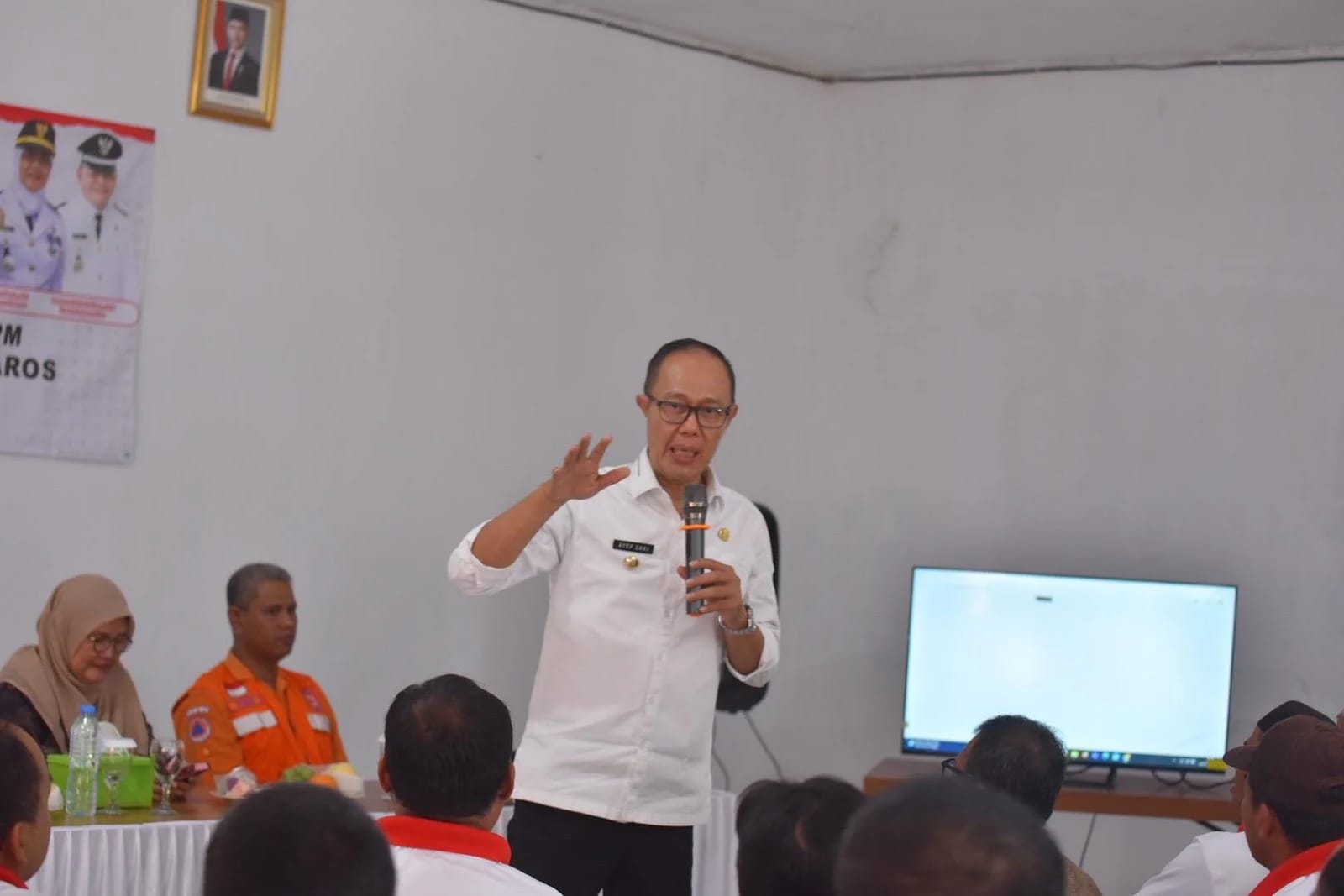 Wali Kota Sukabumi Ayep Zaki membuka kegiatan Bimtek peningkatan kapasitas RT, RW, dan LPM Kelurahan Jayamekar.