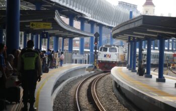 Mulai bulan depan, PT Kereta Api Indonesia (Persero) Daerah Operasi 1 Jakarta resmi menaikkan tarif Kereta Api (KA) Lokal Pangrango kelas ekonomi.