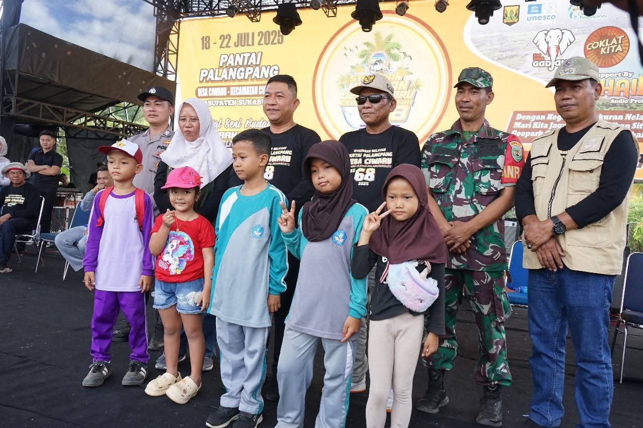 FOTO : NANDI/ RADARSUKABUMI Wabup Sukabumi Andreas saat menghadiri hari nelayan Palangpang ke-68