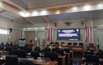 FOTO : NANDI/ RADARSUKABUMI Suasana rapat paripurna di Gedung DPRD, Komplek Perkantoran Jajaway, Desa Citepus, Kecamatan Palabuhanratu, Senin (21/7/2025).