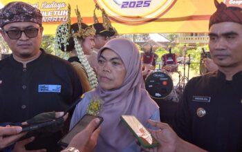 Kepala Dinas Perikanan Kabupaten Sukabumi, Nunung Nurhayati, mengapresiasi perayaan Hari Nelayan ke-68 yang berlangsung di Desa Ciwaru, Kecamatan Ciemas