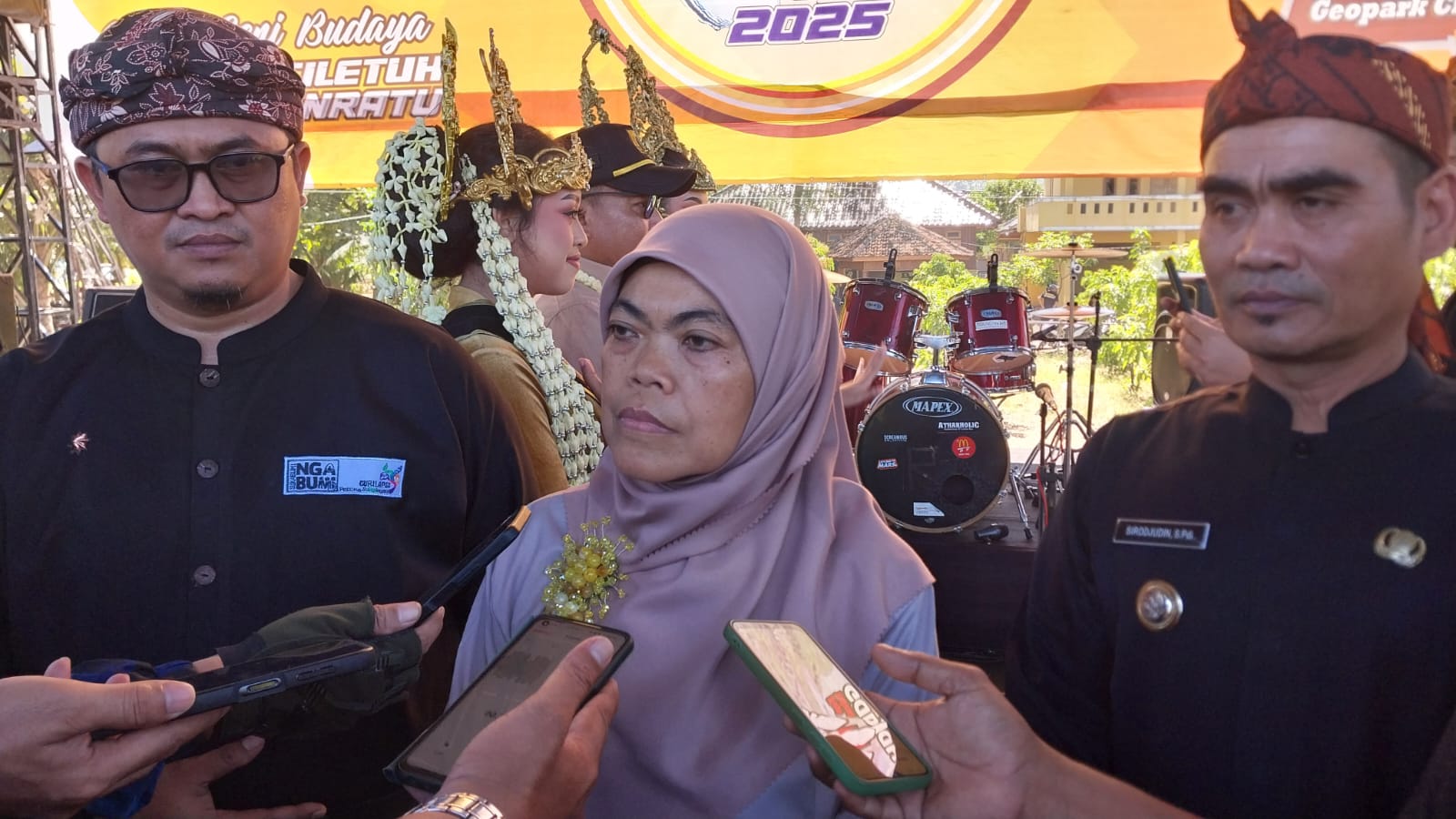Kepala Dinas Perikanan Kabupaten Sukabumi, Nunung Nurhayati, mengapresiasi perayaan Hari Nelayan ke-68 yang berlangsung di Desa Ciwaru, Kecamatan Ciemas