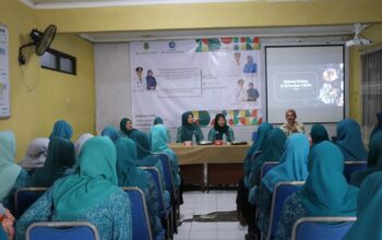 PELATIHAN: Pemerintah Kelurahan Cikole saat melakukan peningkatan kapasitas bertema pelatihan UMKM, belum lama ini.